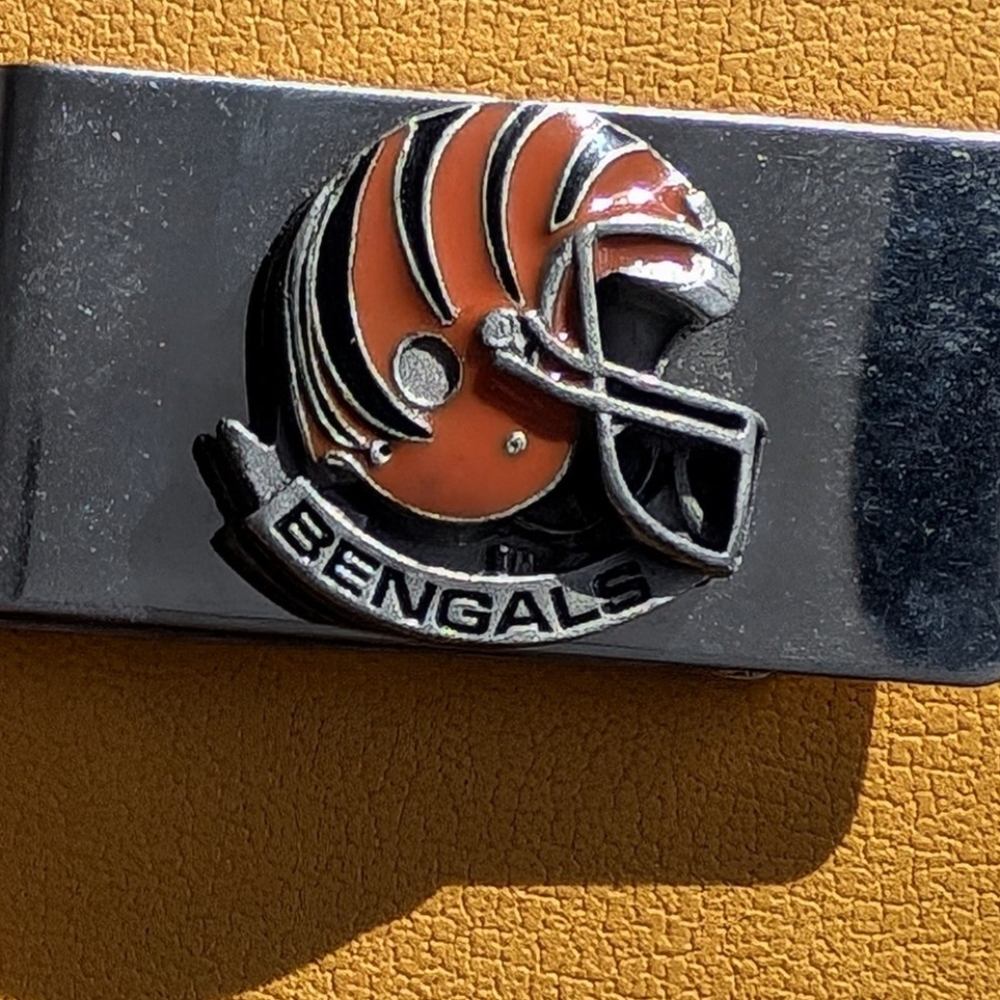CINCINATTI BENGALS MONEY CLIP STAINLESS STEEL W/PEWTER EMBLEM